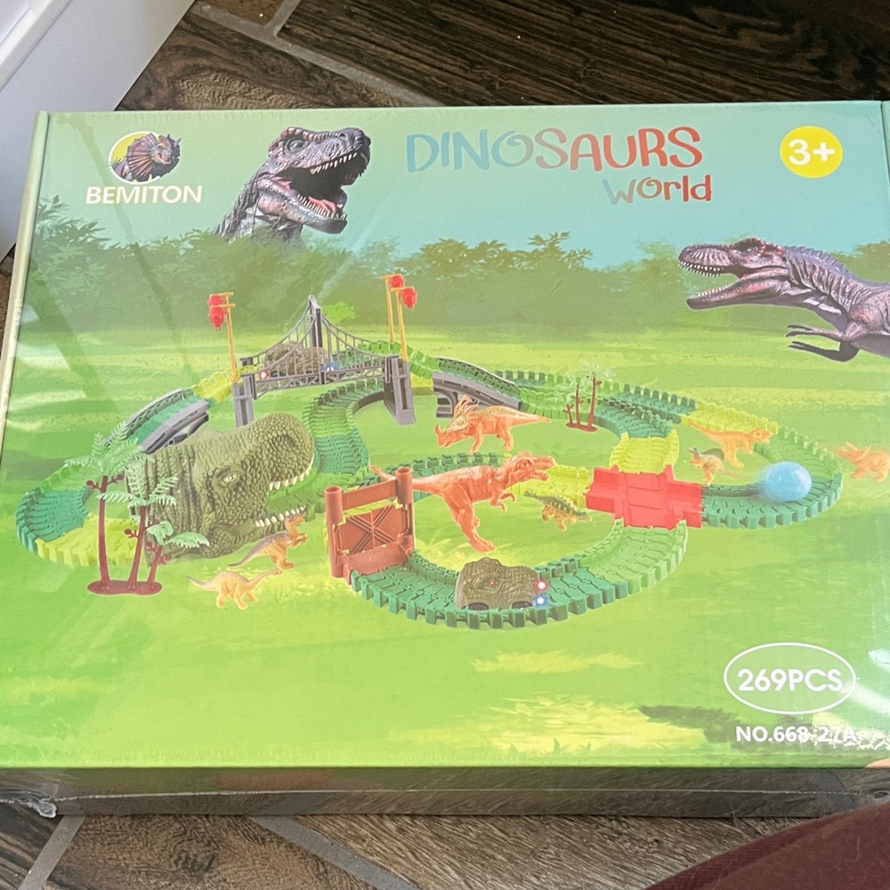Dinosaur World Playset - Green and Red